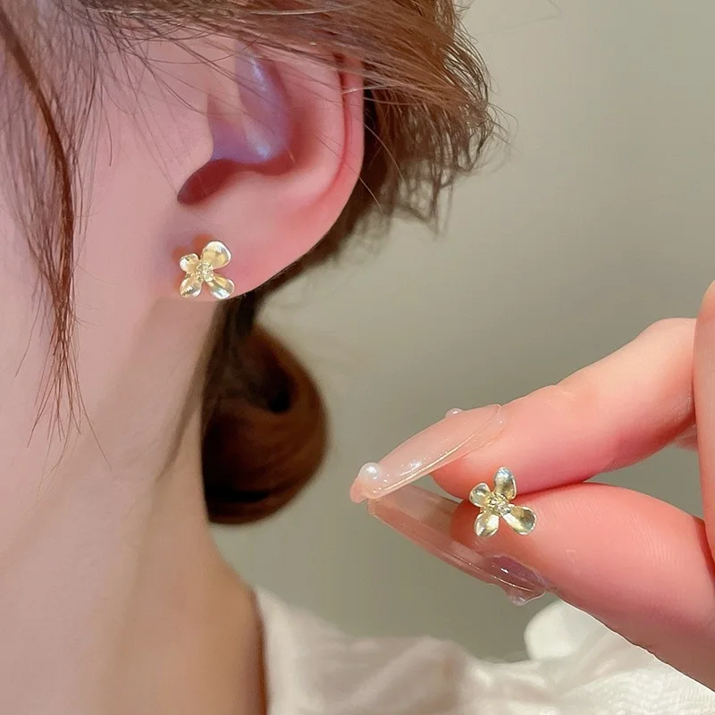 אופנה חדשה מתכת קטן פרחים עגילים לנשים פירסינג קוריאנית מזג מתוק מקסים 2023 אופנתי תכשיטים מתנה