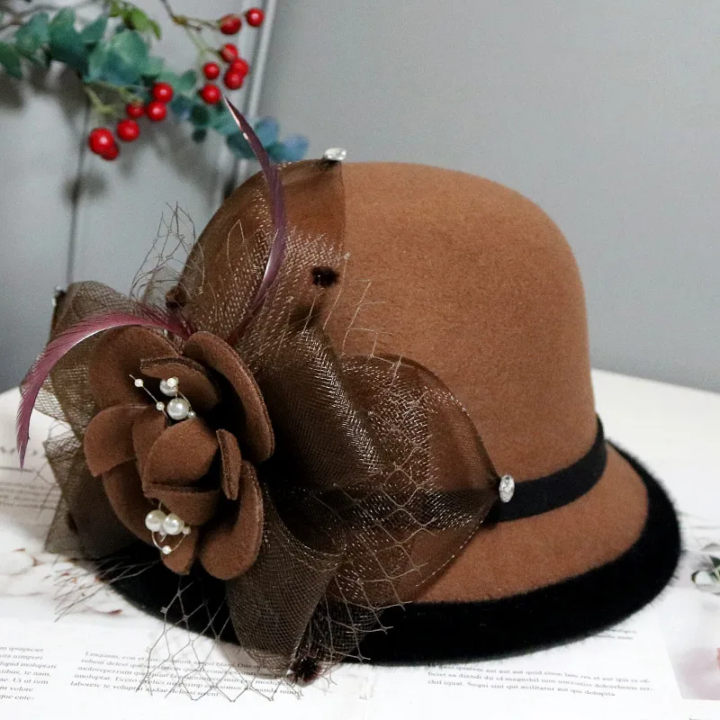 נשים אופנה אלגנטית Fedoras כובע בסגנון צרפתי, צייר כובע כובע בציר חם מסיבת כובע נוצה פרח קישוט ברדס הכובע